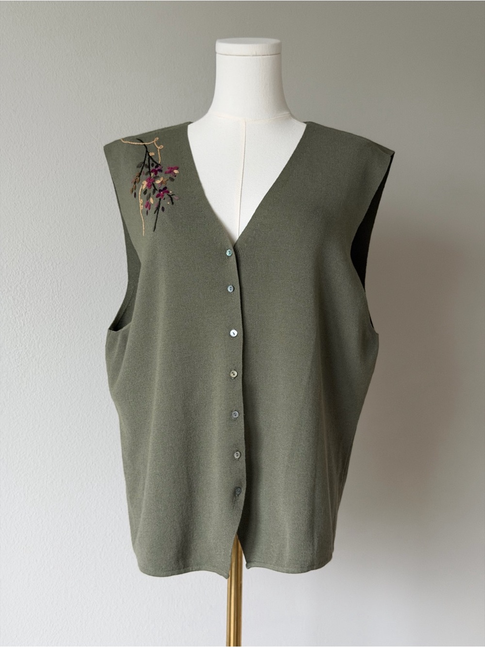 Vintage Koret Sage Green Embroidered Floral V-Neck Button Knit Vest - S